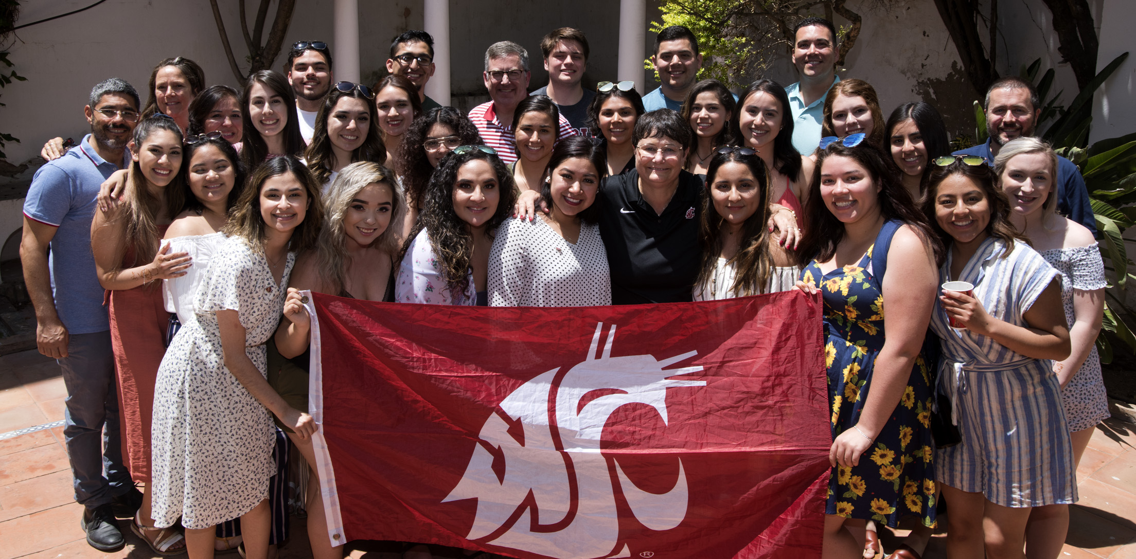 First Gen Abroad students with the WSU President and First Lady.